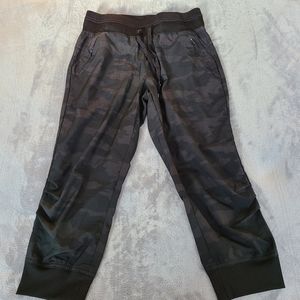 Kyodan camo crop pants 4 pockets front